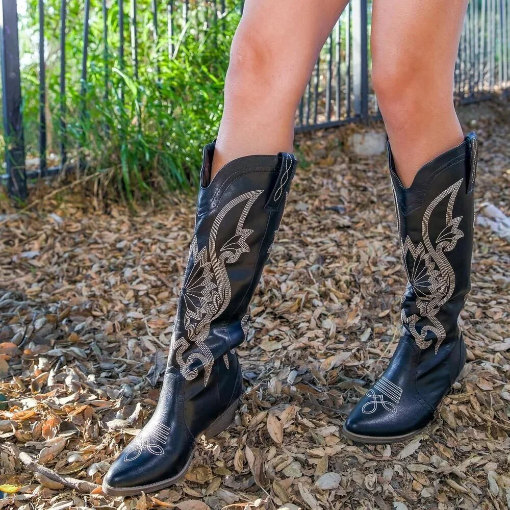 Women's Black Faux Leather Pointed Toe and Block Heel Classic Embroidered Boot